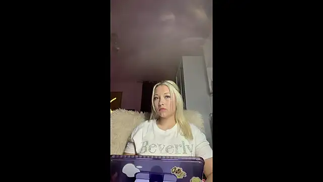 Snapshot of MedaSajovic chatting on May 25, 2026, 5:00 pm MedaSajovic online show from May 25, 2026, 5:00 pm