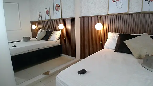 Snapshot of Ariana_Wayne chatting on June 7, 2026, 2:39 am Ariana Wayne online show from June 7, 2026, 2:39 am