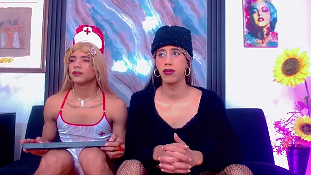 Elena and Julian online show from May 28, 2026, 7:09 pm