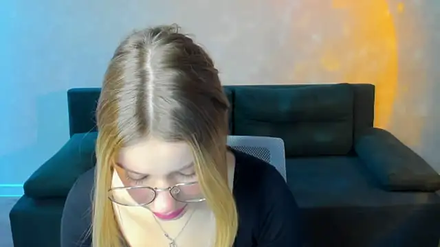 Shakira Lux online show from May 21, 2026, 1:14 am