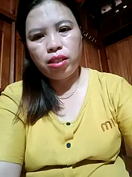 -Yeyi- online show from June 18, 2026, 11:43 pm