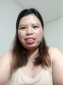 -Yeyi- online show from June 6, 2026, 11:10 pm