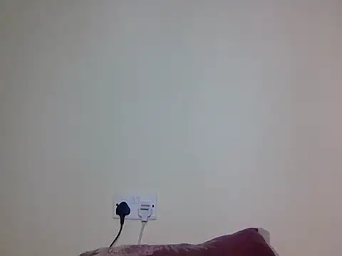 lovelbrowniee online show from May 17, 2026, 10:59 am