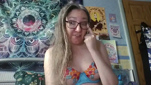 Snapshot of Izzylove47 chatting on June 10, 2026, 8:48 am Izzylove47 online show from June 10, 2026, 8:48 am