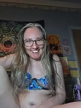 Snapshot of Izzylove47 chatting on June 23, 2026, 9:35 pm Izzylove47 online show from June 23, 2026, 9:35 pm