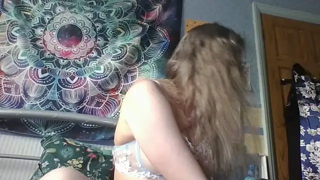 Snapshot of Izzylove47 chatting on June 5, 2026, 9:26 am Izzylove47 online show from June 5, 2026, 9:26 am