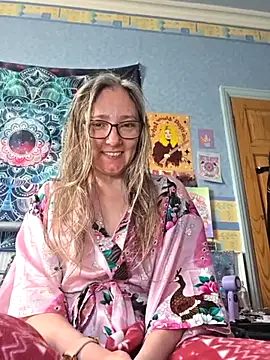 Izzylove47 online show from May 16, 2026, 9:19 am