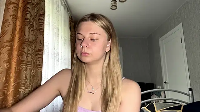 HoneysPiee online show from June 6, 2026, 10:09 am