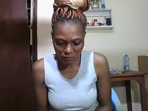 Snapshot of Ebonyqueen4 chatting on June 4, 2026, 6:40 am Ebonyqueen4 online show from June 4, 2026, 6:40 am