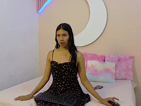Snapshot of SamanthaLaurent chatting on July 6, 2026, 7:49 pm SamanthaLaurent online show from July 6, 2026, 7:49 pm