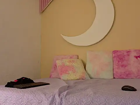 Snapshot of SamanthaLaurent chatting on June 3, 2026, 12:44 am SamanthaLaurent online show from June 3, 2026, 12:44 am