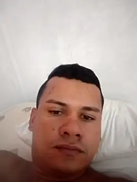 latinosexi11 online show from May 17, 2026, 2:06 pm