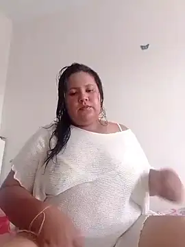 Snapshot of DannaMillan chatting on May 19, 2026, 9:22 pm DannaMillan online show from May 19, 2026, 9:22 pm