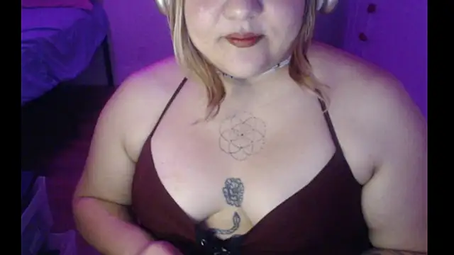 Snapshot of MaevenNectar chatting on June 7, 2026, 3:12 am MaevenNectar online show from June 7, 2026, 3:12 am