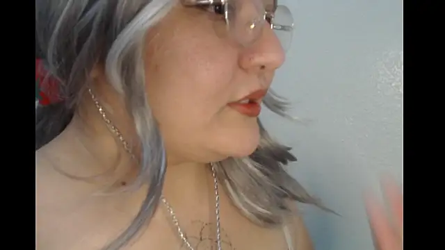 Snapshot of MaevenNectar chatting on May 19, 2026, 1:10 am MaevenNectar online show from May 19, 2026, 1:10 am