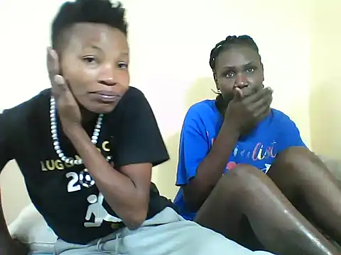 Snapshot of Bambybeauty2 chatting on June 4, 2026, 5:23 am Bambybeauty2 online show from June 4, 2026, 5:23 am
