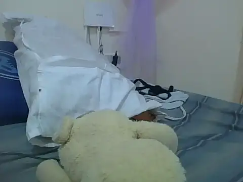 Snapshot of Queen_Zuri chatting on July 18, 2026, 10:46 am Queen Zuri online show from July 18, 2026, 10:46 am