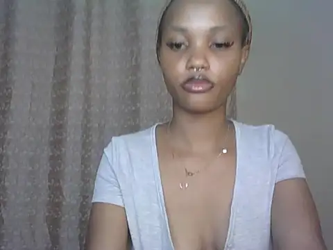Snapshot of PrettyT5 chatting on June 25, 2026, 7:52 pm PrettyT5 online show from June 25, 2026, 7:52 pm