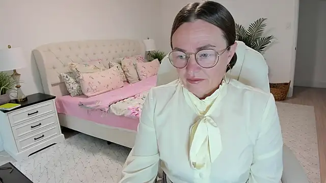 Snapshot of Vika73 chatting on July 11, 2026, 12:16 pm Vika73 online show from July 11, 2026, 12:16 pm