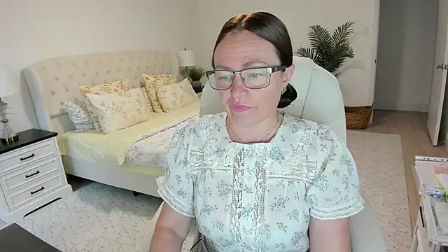 Vika73 online show from May 12, 2026, 11:38 am
