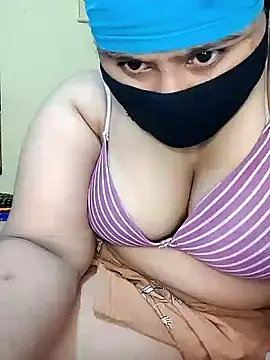 Snapshot of shaik35f chatting on June 9, 2026, 5:58 pm shaik35f online show from June 9, 2026, 5:58 pm