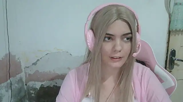 Snapshot of Angel_Ristoww chatting on June 21, 2026, 2:50 am Angel Ristoww online show from June 21, 2026, 2:50 am