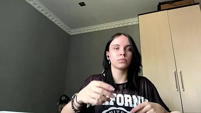 Snapshot of illiebilish chatting on July 5, 2026, 7:48 am illiebilish online show from July 5, 2026, 7:48 am