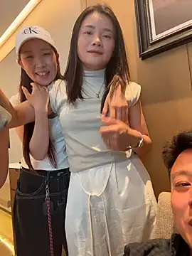 qiqi8800 online show from May 18, 2026, 6:18 am