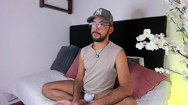Paulo Dasilva  online show from June 1, 2026, 8:41 pm