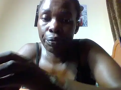 Snapshot of Sparklebootyqueen chatting on May 18, 2026, 6:12 pm Sparklebootyqueen online show from May 18, 2026, 6:12 pm