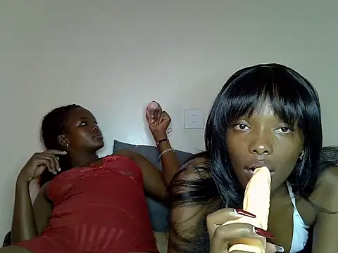 Snapshot of Cute_leira chatting on June 27, 2026, 12:33 pm Cute leira online show from June 27, 2026, 12:33 pm