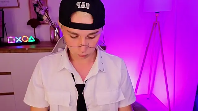 Snapshot of e1v1s chatting on June 23, 2026, 9:46 pm e1v1s online show from June 23, 2026, 9:46 pm