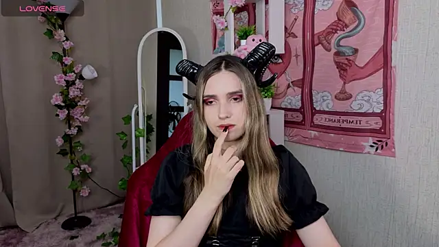 NocturneHuntress online show from June 27, 2026, 7:36 am
