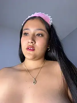 Snapshot of amara_huxly chatting on July 3, 2026, 7:53 pm amara huxly online show from July 3, 2026, 7:53 pm