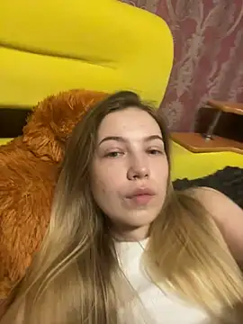 Snapshot of Adelin_aa chatting on May 20, 2026, 6:05 pm Adelin aa online show from May 20, 2026, 6:05 pm