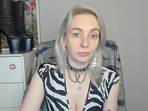 Snapshot of velvetanne chatting on June 10, 2026, 6:58 am velvetanne online show from June 10, 2026, 6:58 am