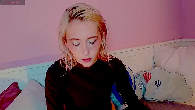 Snapshot of Elen__Moore chatting on July 19, 2026, 5:27 am Elen Moore online show from July 19, 2026, 5:27 am
