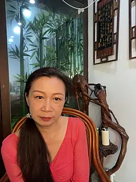 ruirui-a online show from May 21, 2026, 5:38 am