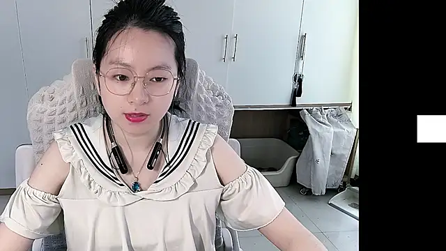 Snapshot of Erya-369 chatting on May 21, 2026, 6:33 am Erya-369 online show from May 21, 2026, 6:33 am