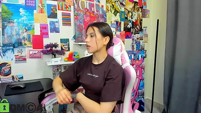 Snapshot of Flower0852 chatting on May 21, 2026, 4:54 am Flower0852 online show from May 21, 2026, 4:54 am