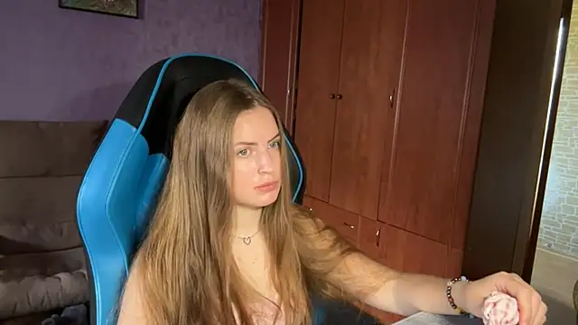 Snapshot of SilkSinner_ chatting on June 30, 2026, 10:26 am SilkSinner online show from June 30, 2026, 10:26 am