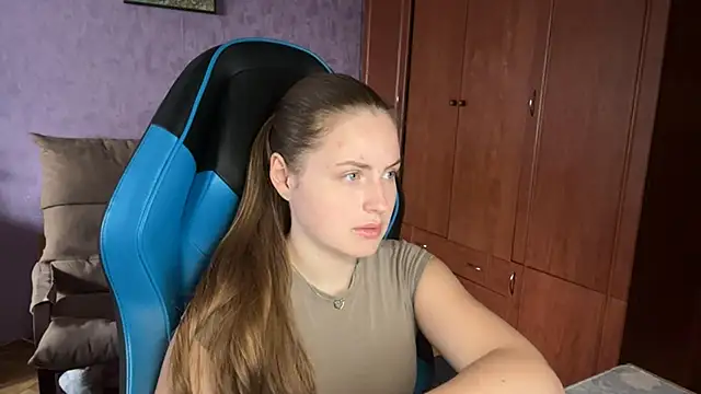 Snapshot of SilkSinner_ chatting on June 17, 2026, 12:26 pm SilkSinner online show from June 17, 2026, 12:26 pm