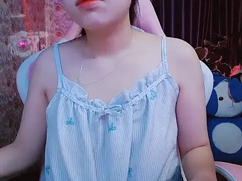 Snapshot of Julie_Ulie chatting on June 14, 2026, 1:35 am Julie Ulie online show from June 14, 2026, 1:35 am