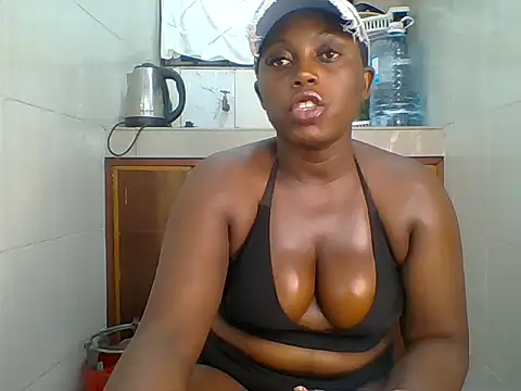 Snapshot of booty_queen8 chatting on June 3, 2026, 5:28 pm booty queen8 online show from June 3, 2026, 5:28 pm