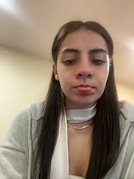 Hanna Cruz  online show from June 8, 2026, 2:28 pm