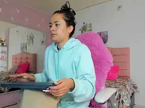 Snapshot of ivyyemerald_ chatting on June 3, 2026, 12:50 pm ivyyemerald online show from June 3, 2026, 12:50 pm