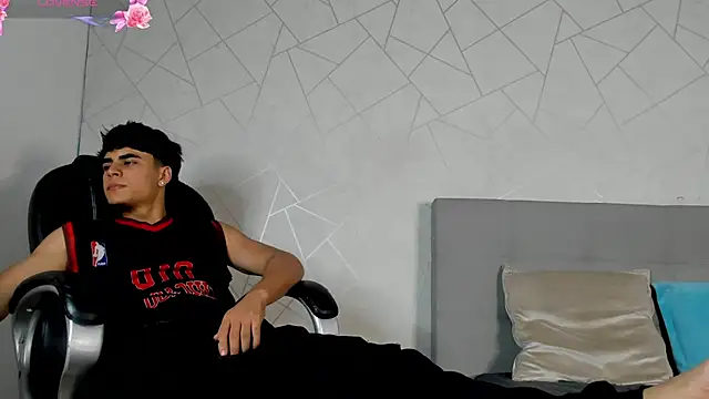 Snapshot of Toji_ferrer chatting on July 25, 2026, 8:37 pm Toji ferrer online show from July 25, 2026, 8:37 pm