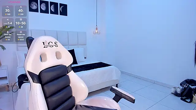 Snapshot of Sara_Donowan chatting on July 1, 2026, 12:00 am Sara Donowan online show from July 1, 2026, 12:00 am