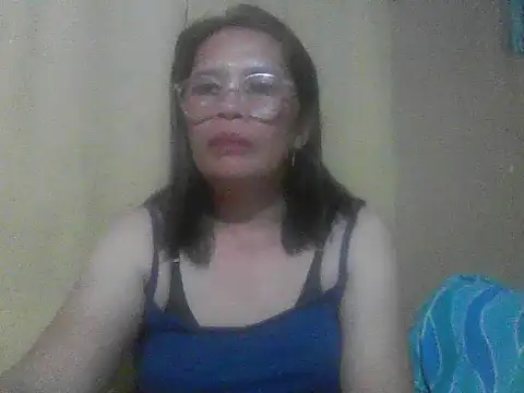 Snapshot of momshe2026 chatting on June 5, 2026, 7:19 pm momshe2026 online show from June 5, 2026, 7:19 pm