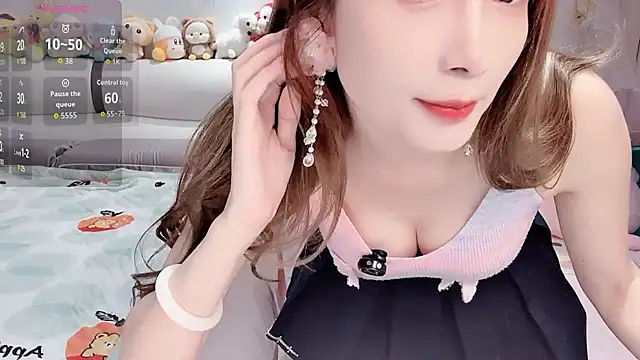 qiqi520ya online show from June 24, 2026, 3:32 pm